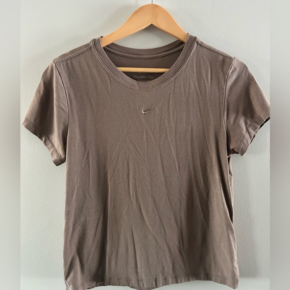 Nike Slim Fit Short Sleeve Tee in Light Brown